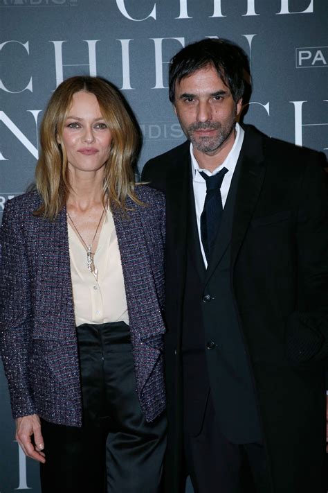 robe mariage vanessa paradis samuel benchetrit|Mariage de Vanessa Paradis et Samuel Benchetrit